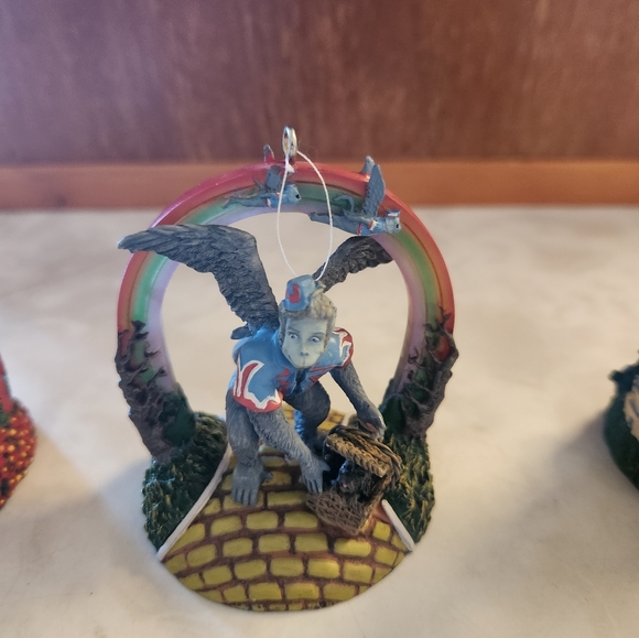 Set of 12 Wizard of Oz ornaments with Certificate of Authenticity - Picture 10 of 16